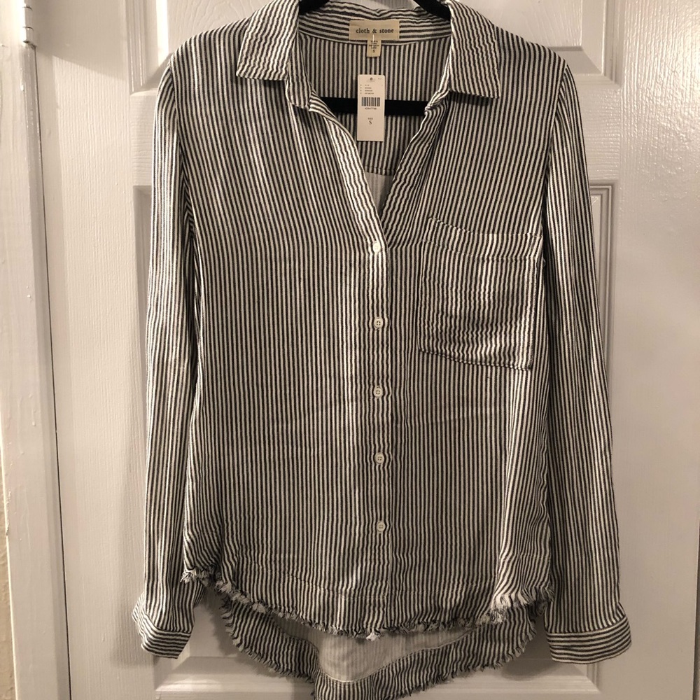 Cloth and stone button up